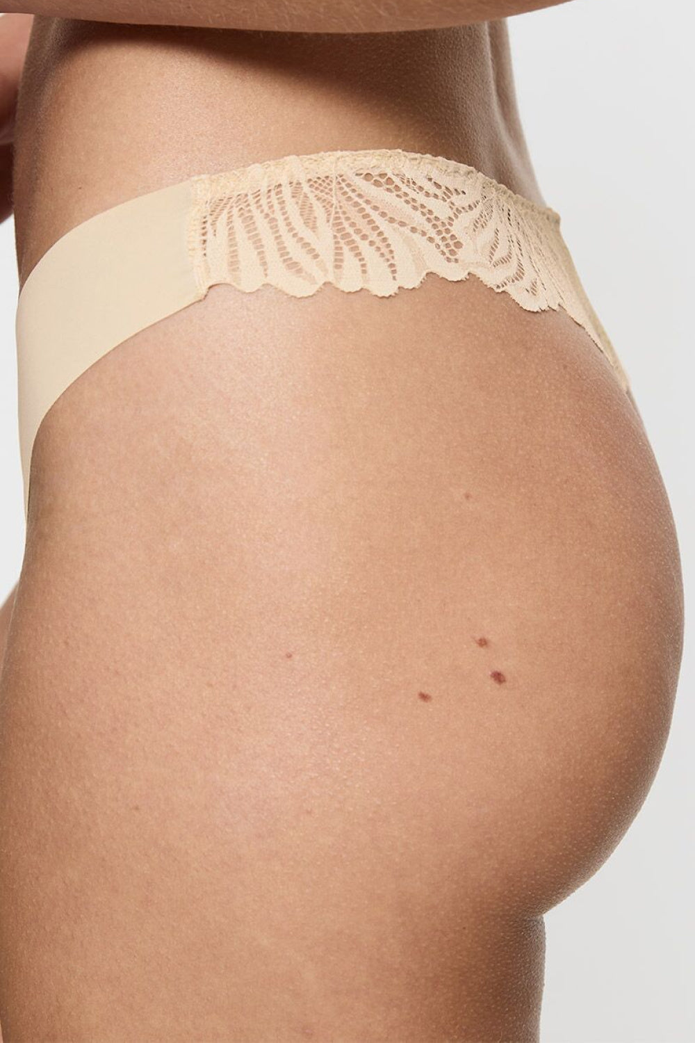 String femme Triumph Strings Strings — beige