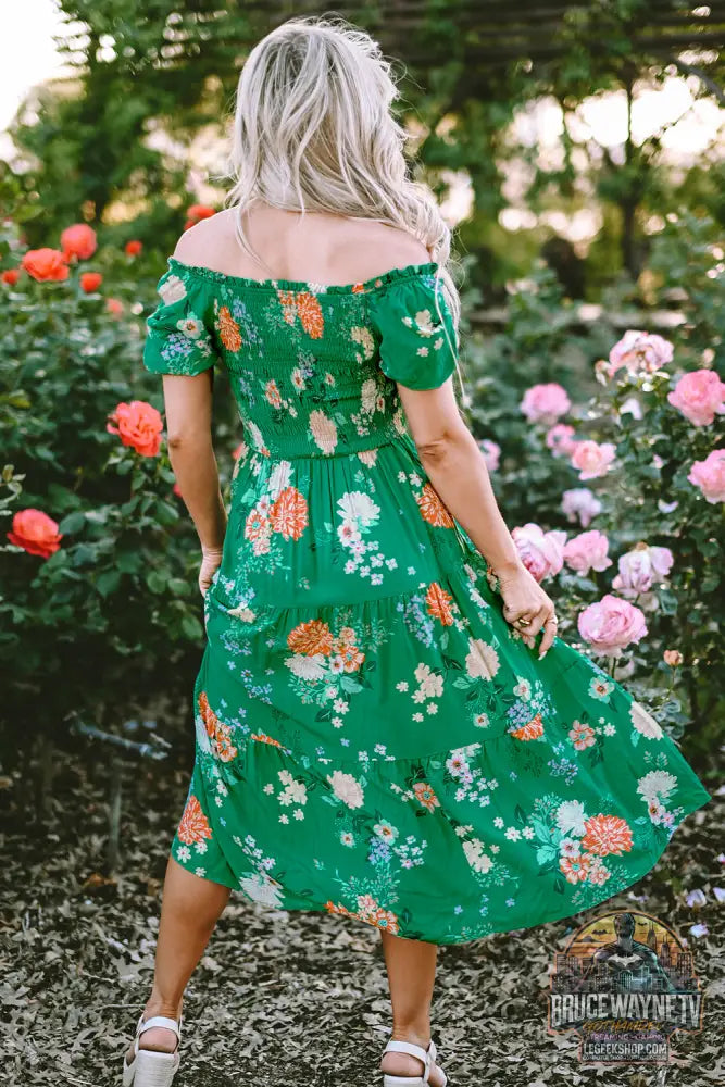 Robe midi smockée à plusieurs niveaux et imprimé floral vert - Dresses/Floral Dresses
