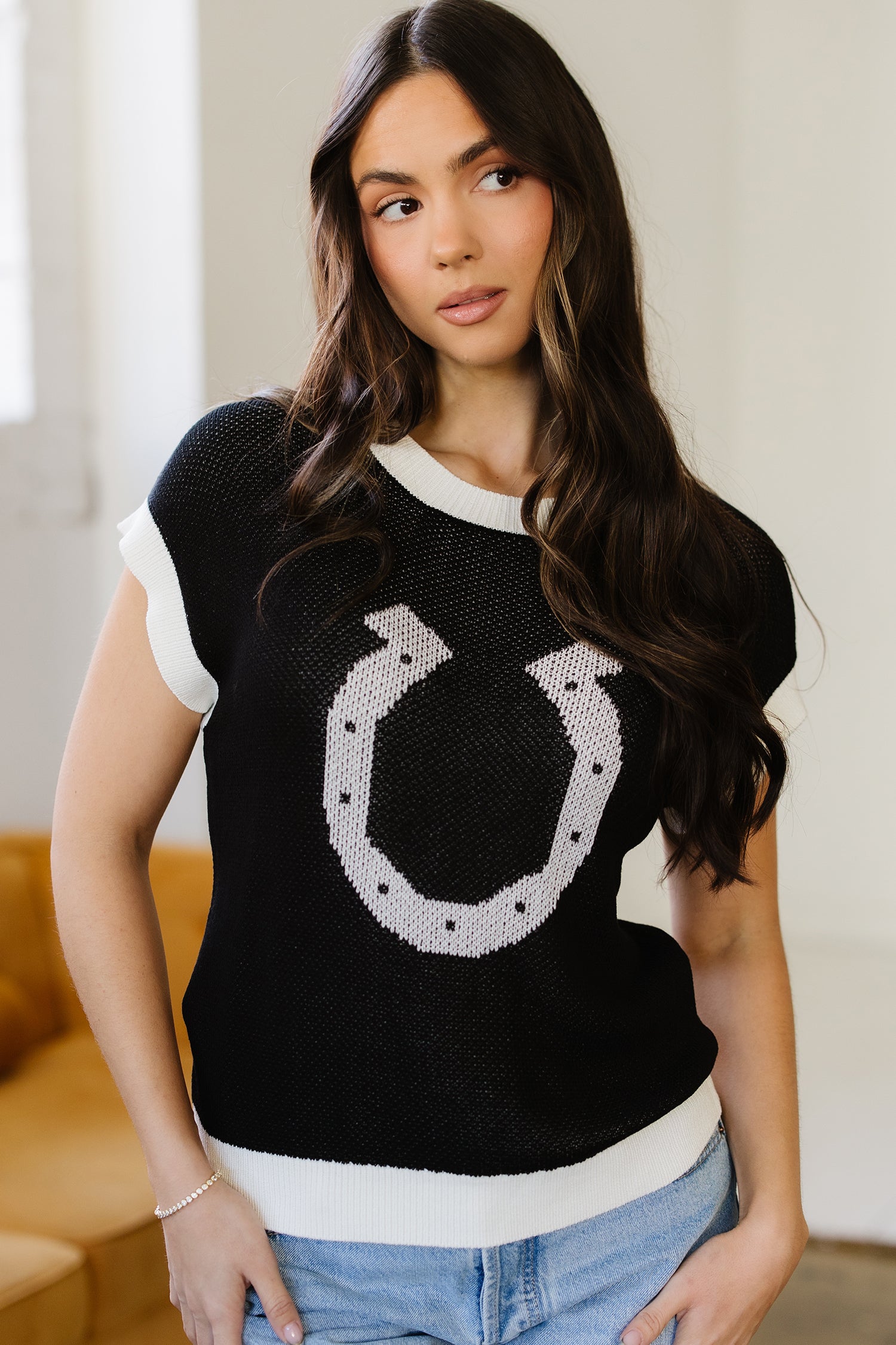 Pull femme manches courtes, bordure contrastée — noir