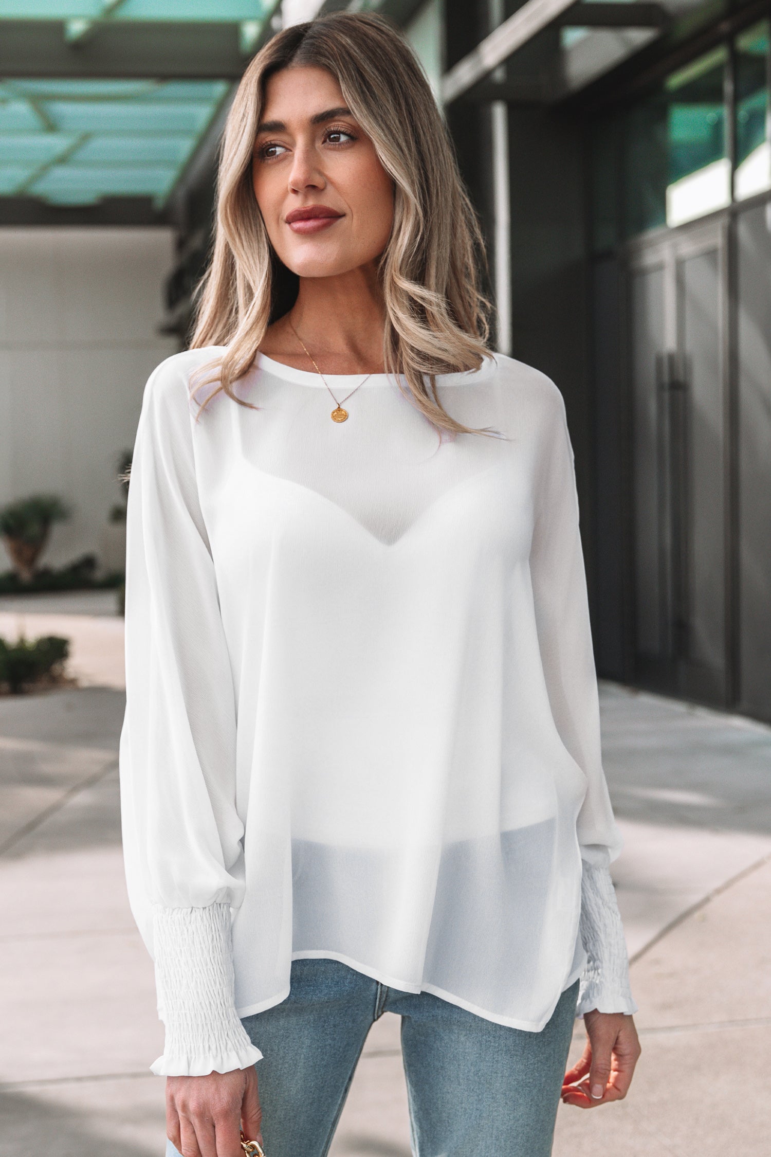 Blouse femme transparent, smocké, manches longues — blanc