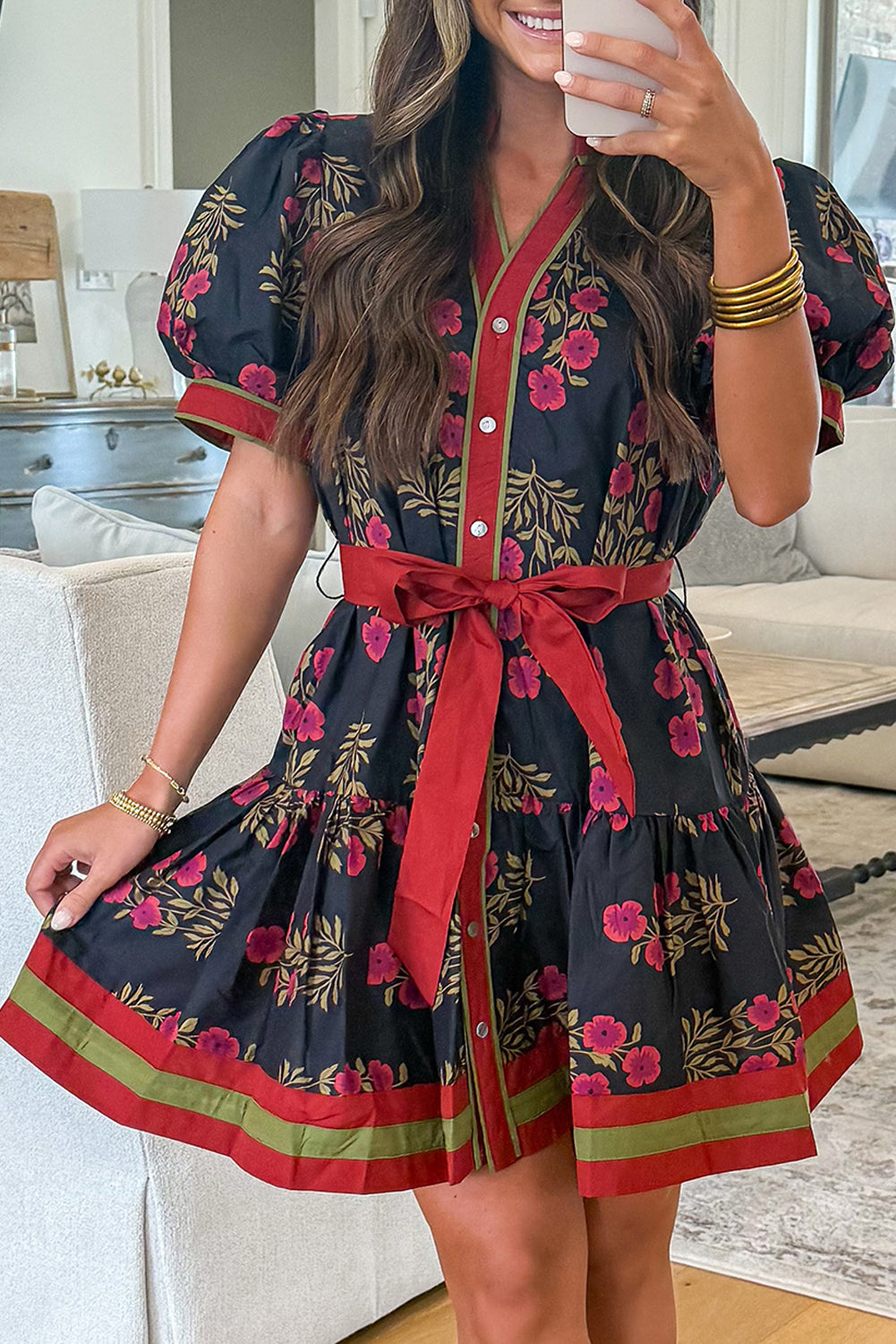 Robe courte femme floral, ceinturée, boutonnée, manches bouffantes — noir
