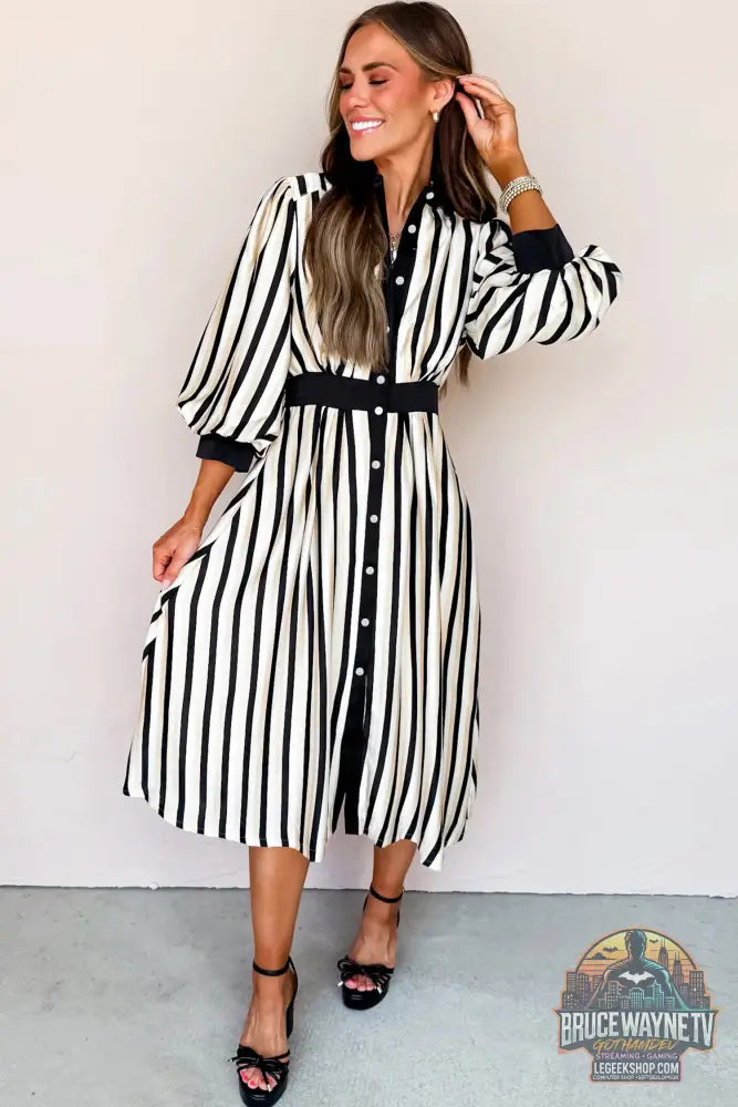 Robe mi-longue boutonnée noire à rayures et manches 3/4 bouffantes - Dresses/Midi Dresses